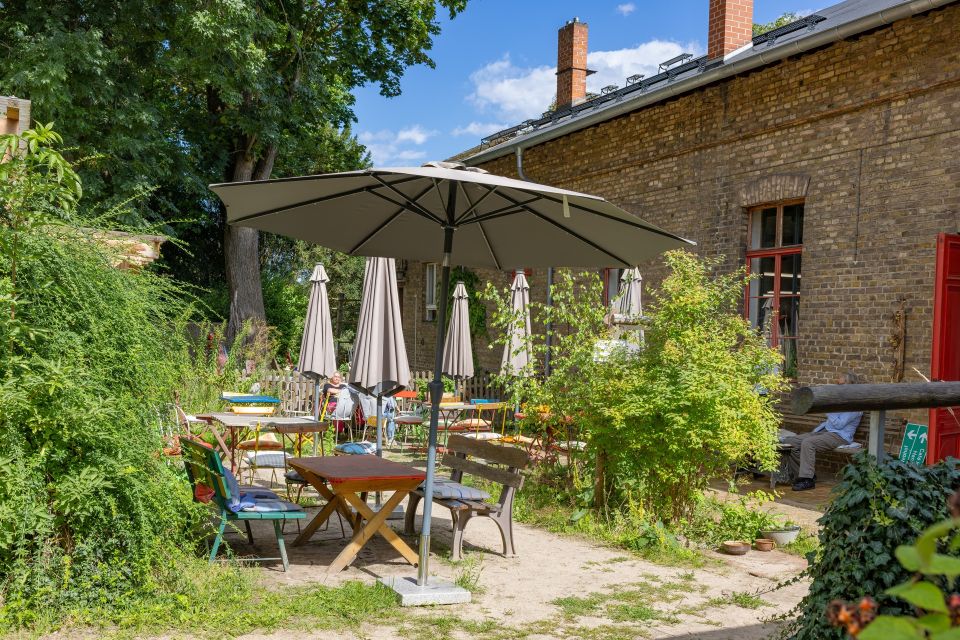 Innenhof mit Café, Foto: Martin Karnbach, Lizenz: Gemeinde Schwielowsee